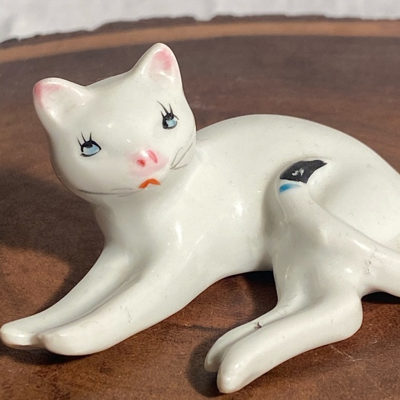 Vintage Abstract Cat Figurine with blue accents and unique look and shape - Picture 3 of 8